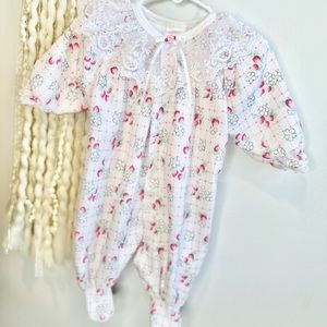3-6m Vtg Strawberry Footie Lace